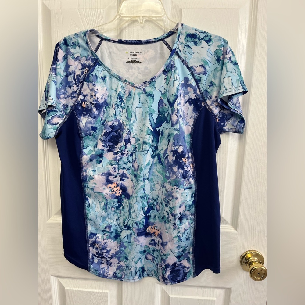 Tek Gear Blue Floral Short Sleeve Top